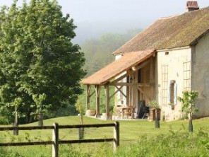 3 Bedroom Lake View Cottage in France, Burgundy, Poil